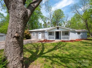 105 Strickland Ln, Bessemer City, NC 28016