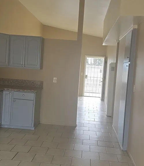 821 N Vineyard Ave #D — Photo 6