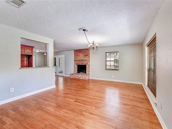 5th image of 109 Brookdale Dr
