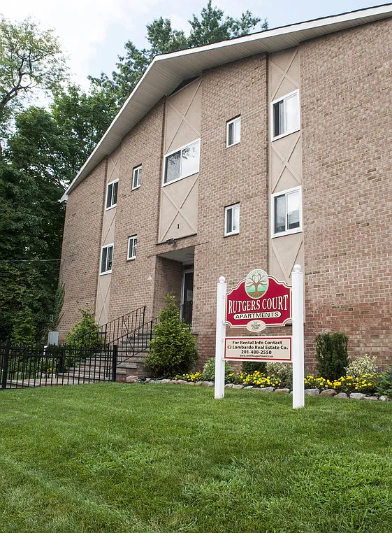 Rutgers Court Apartments — Photo 3