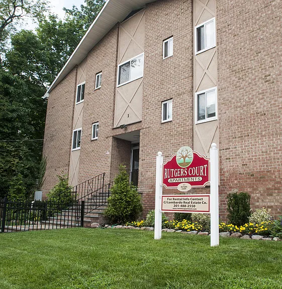 Rutgers Court Apartments — Photo 2