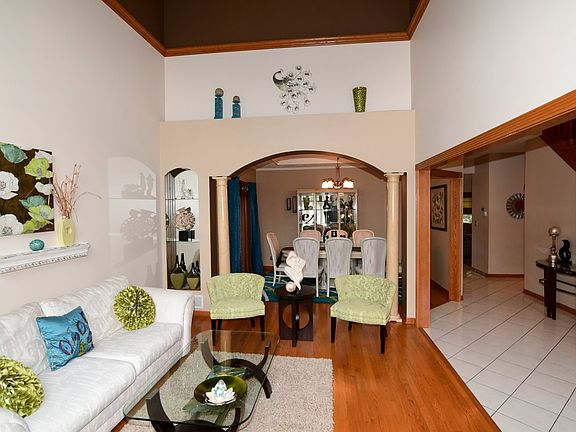 Open living rm and dining