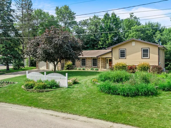 331 Sunset Ln N, Cambridge, MN 55008