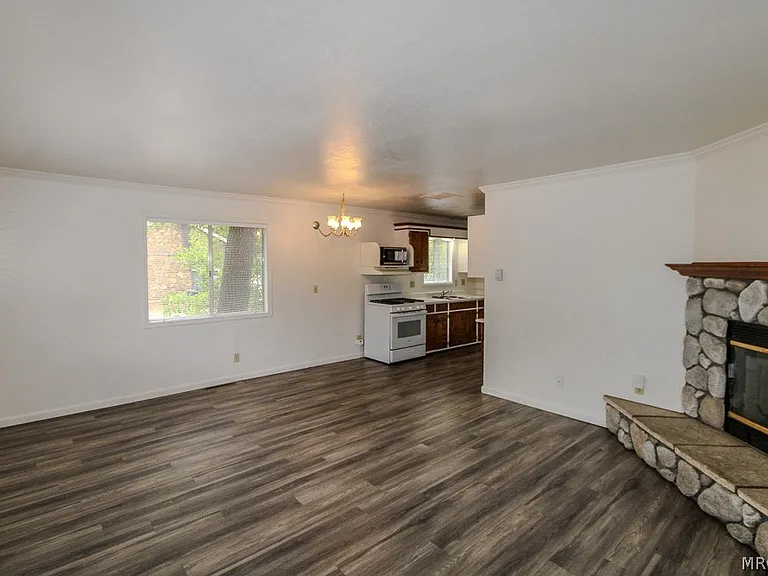 518 Orange Ave — Photo 2