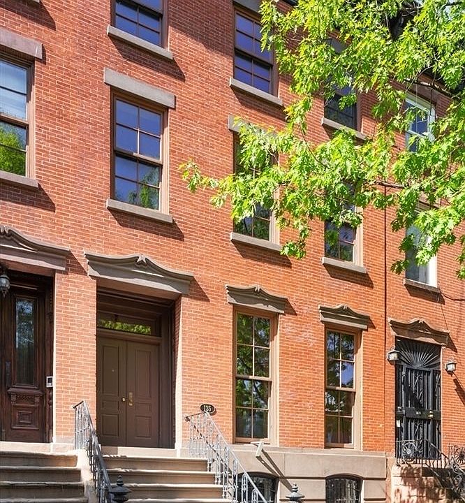 1st image of 135 Gates Ave
