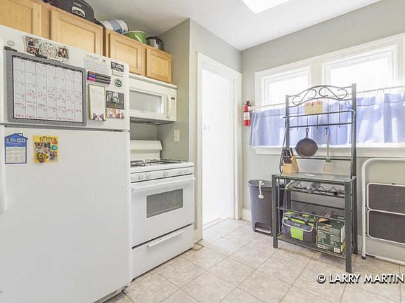 5th image of 220 Maplelawn St SE