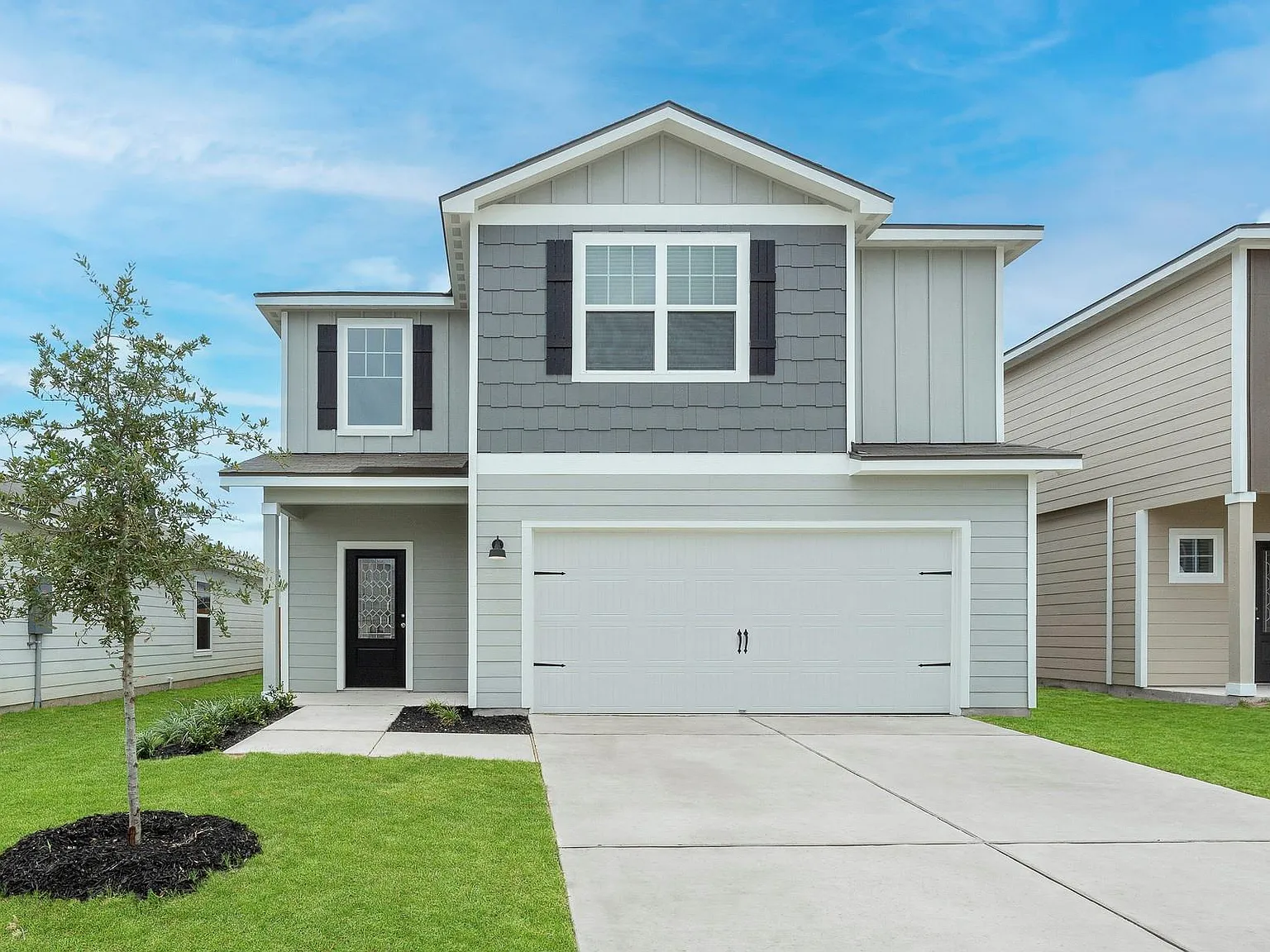 5 bed, 3.5 bath, 2470 sqft, $2,730 — Photo 1