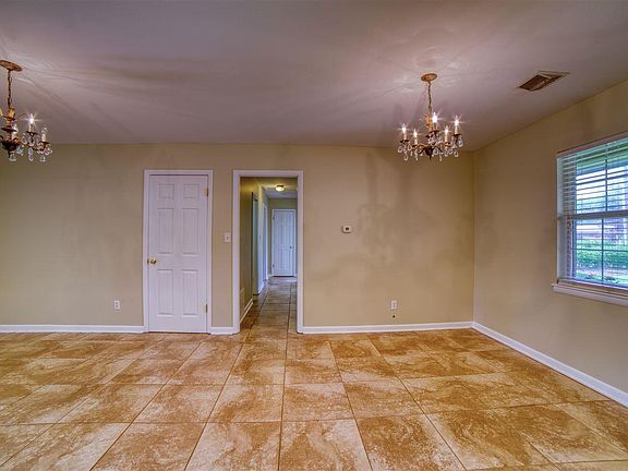4th image of 3661 Overland Dr