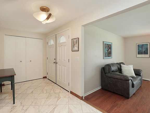 3rd image of 1255 Laurel Ave