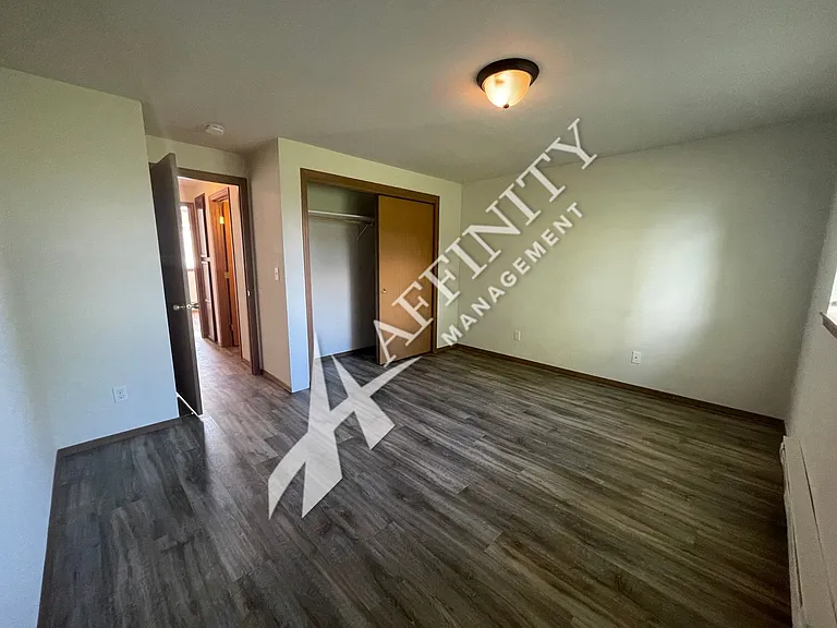 Rainier Vista — Photo 12