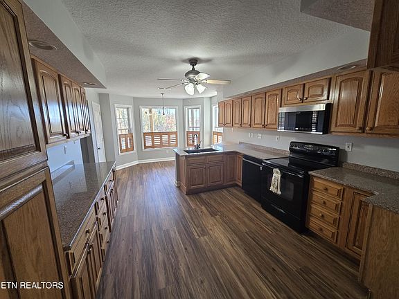 3rd image of 6742 Ridgeview Rd