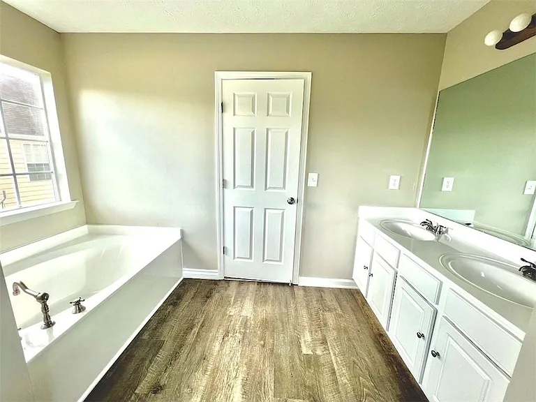 2312 Oak Glenn Cir — Photo 13