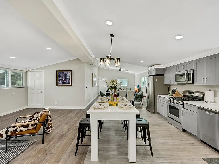 10462 Poona Dr — Photo 19