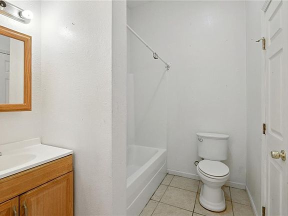 5th image of 4600-14 S Robertson St