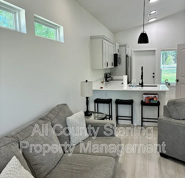 10230 NE 72nd St — Photo 4