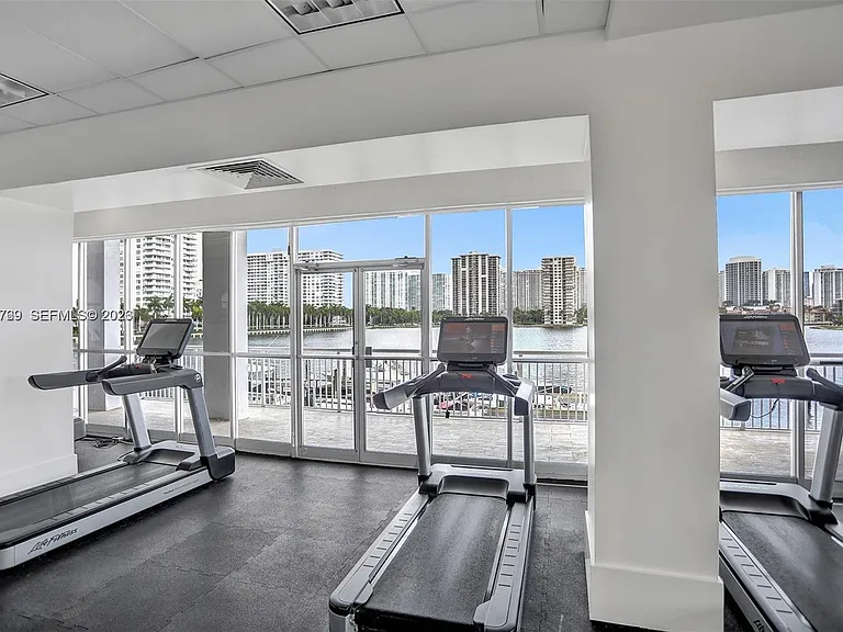 18041 Biscayne Blvd #803 — Photo 8