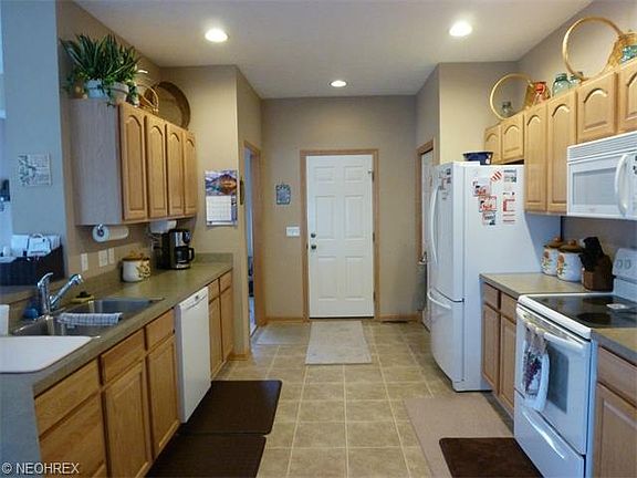 5th image of 101 Saint Charles Pl