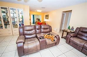 4th image of 901 NW 48th Place