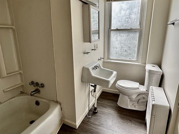 5th image of 2653 Walnut St #2