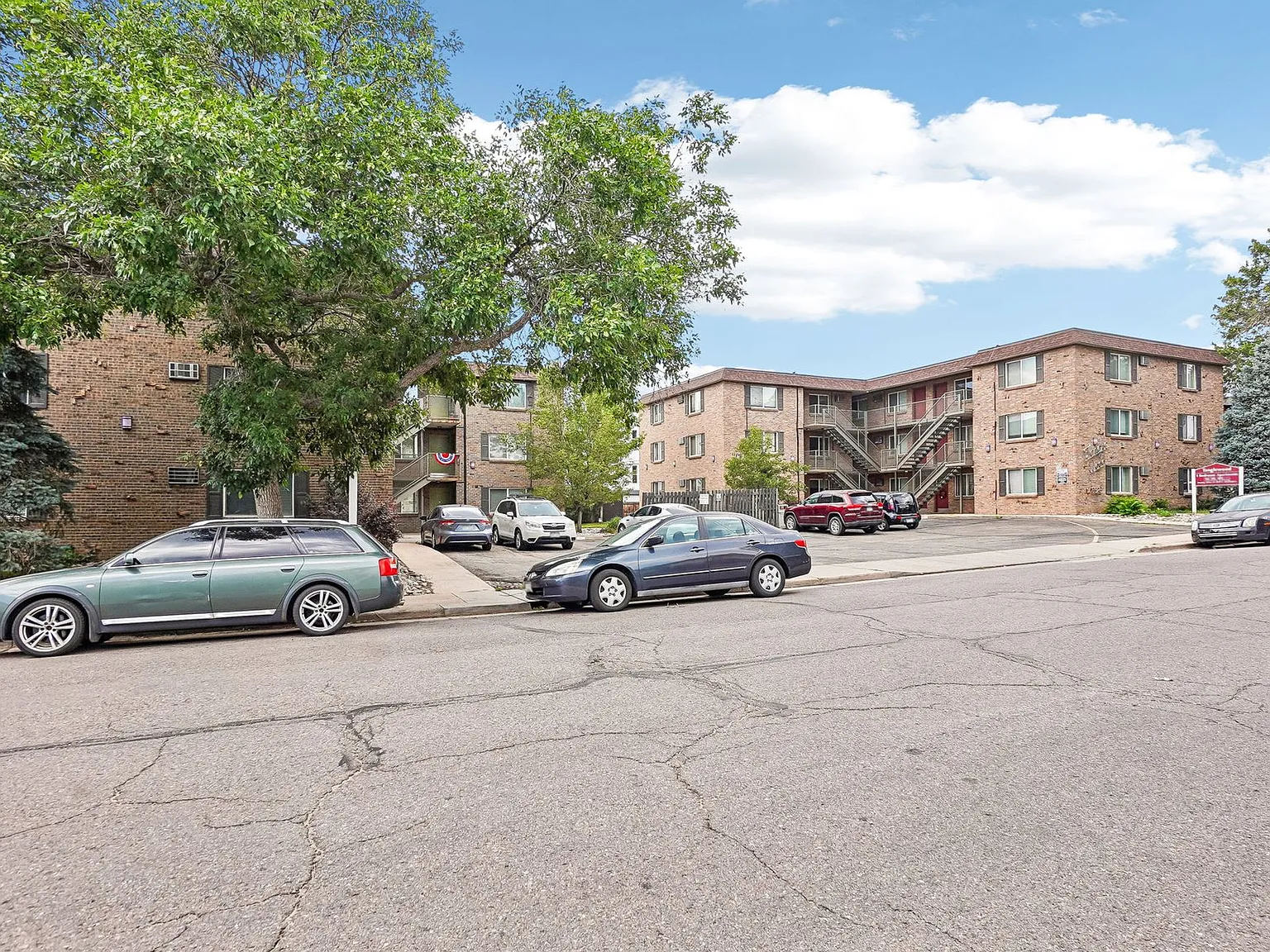 Knollwood and Tanglewood Apartments — Photo 3