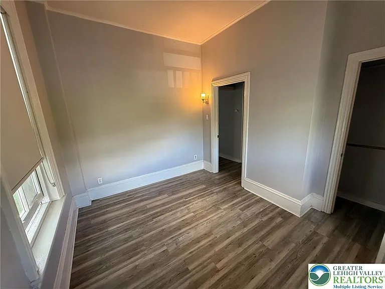 527 1st Ave — Photo 5
