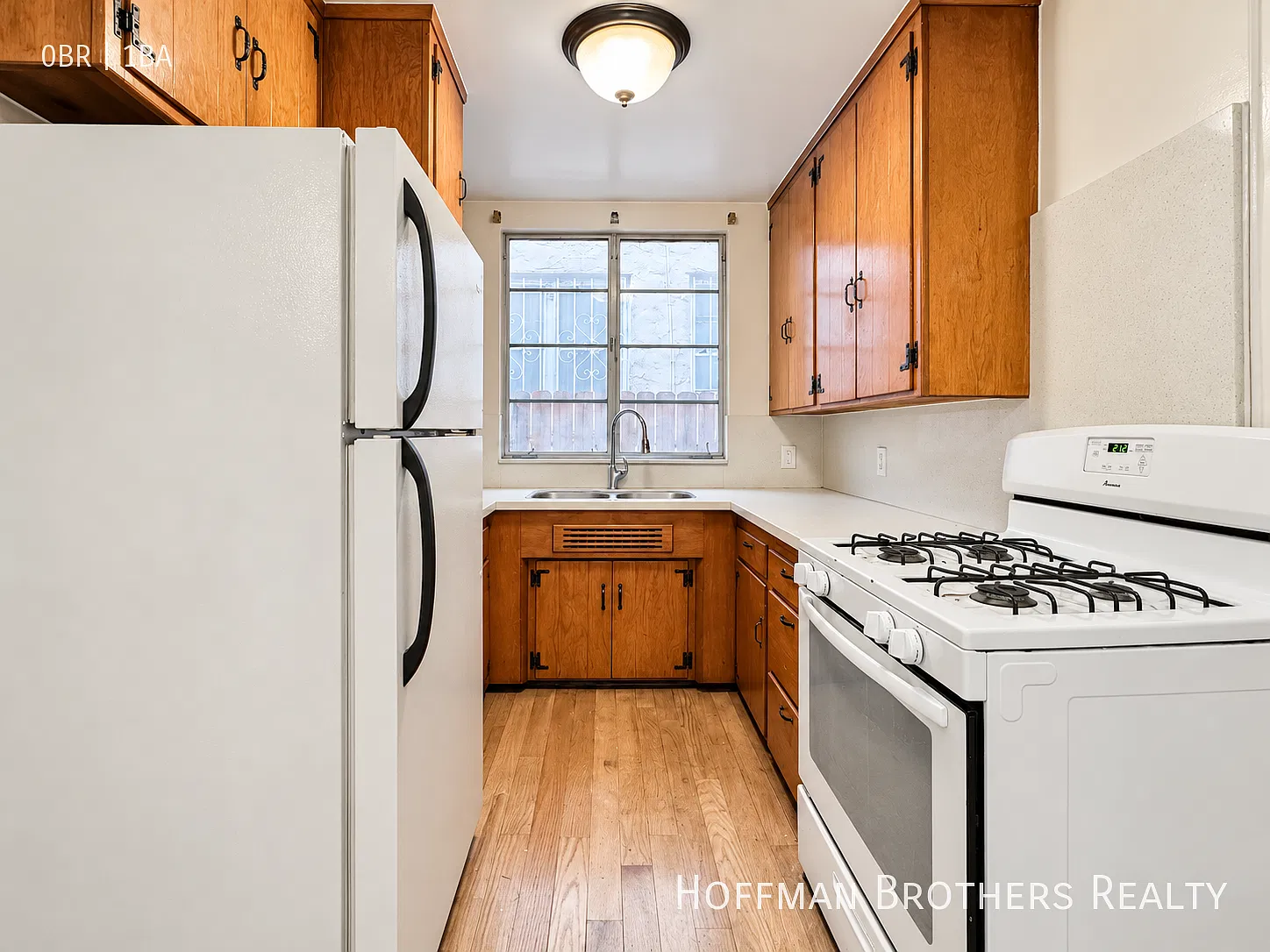 Renovated Beverly Hills Studio with Granite Kitchen, Updated Appliances, On-Site Laundry & Parking — Photo 2