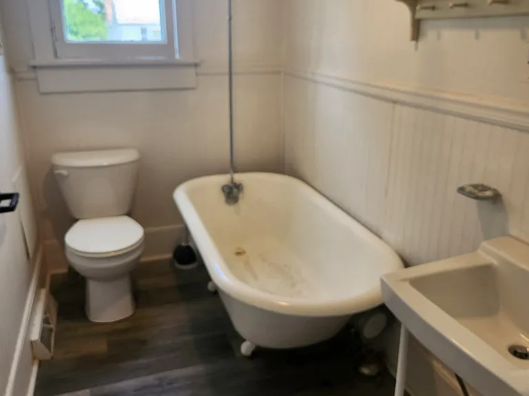 804 W John St — Photo 11