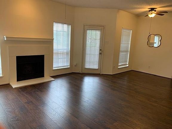 3rd image of 1700 Amelia Ct APT 422