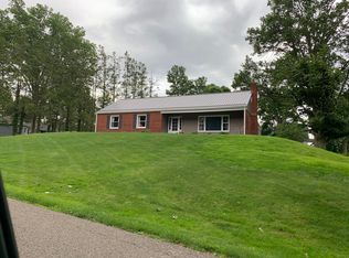 1827 Enslee Rd, Coshocton, OH 43812