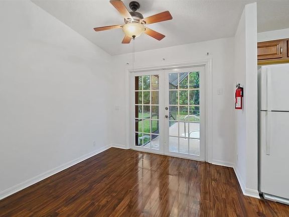 4th image of 432 Mancha Ave