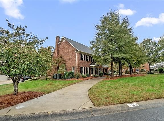3rd image of 1147 Laurel Park Ln