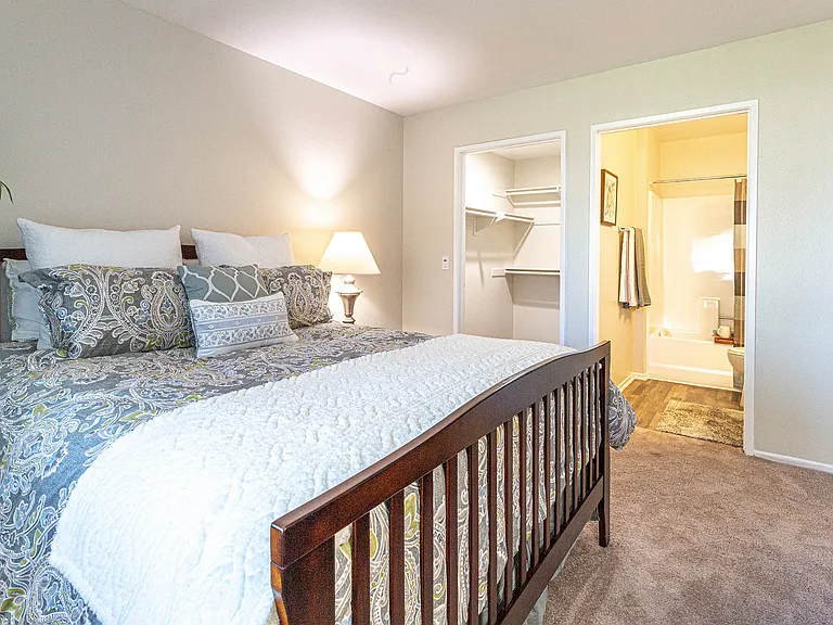 Mountain View Apartments — Photo 14