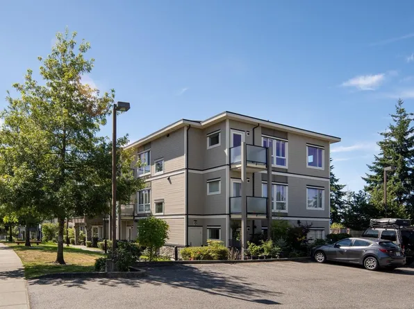 4052 Douglas St #304, Saanich, BC V8X 0A5
