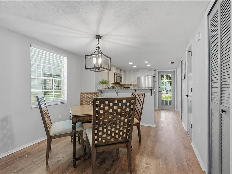 2120 Fletchers Point Cir — Photo 6