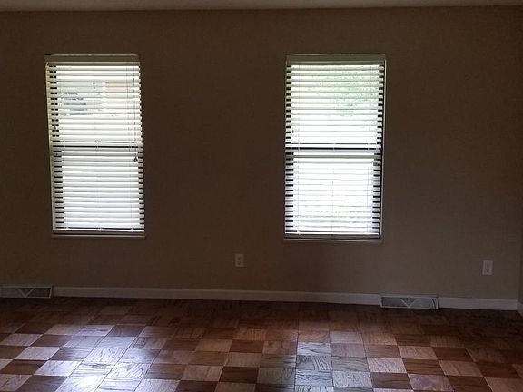 4th image of 3729 Fairfield Dr