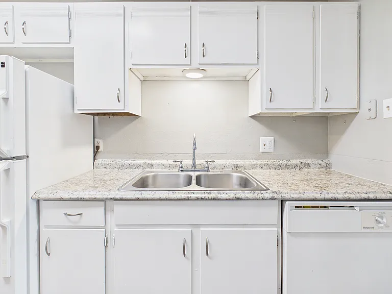 Tanglewood Apartments — Photo 26