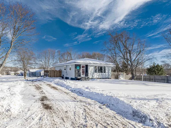 68 Meadowbank Rd, Cornwall, PE C0A 1H0