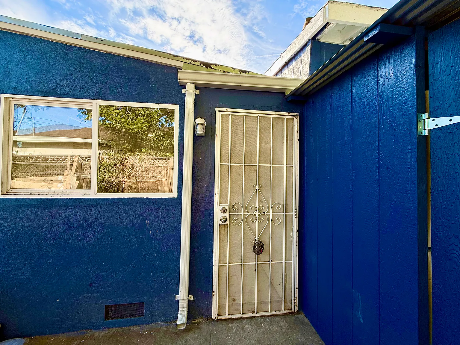 Studio, 350 sqft, $1,890 — Photo 2