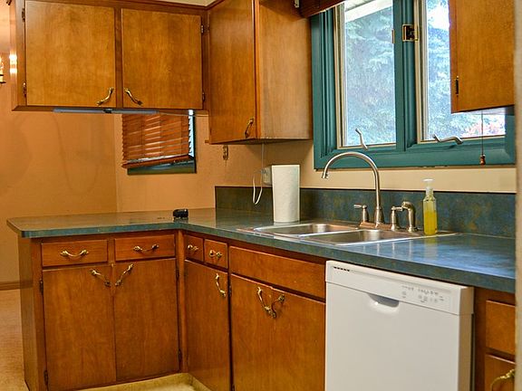 3rd image of 1680 Michael St
