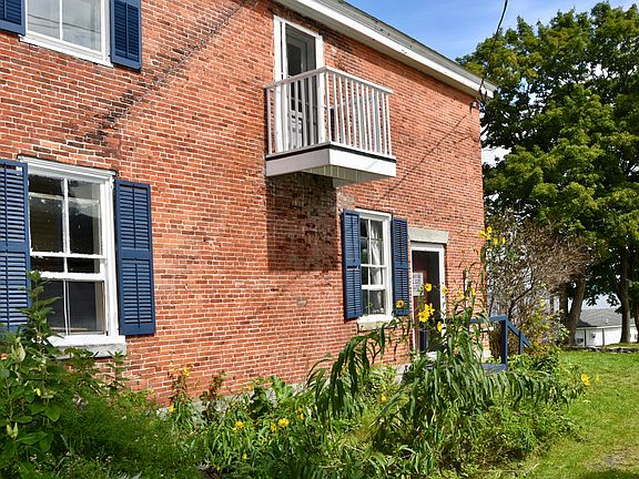4th image of 2304 Main St