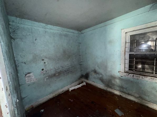 chicago-illinois-2120522629 picture