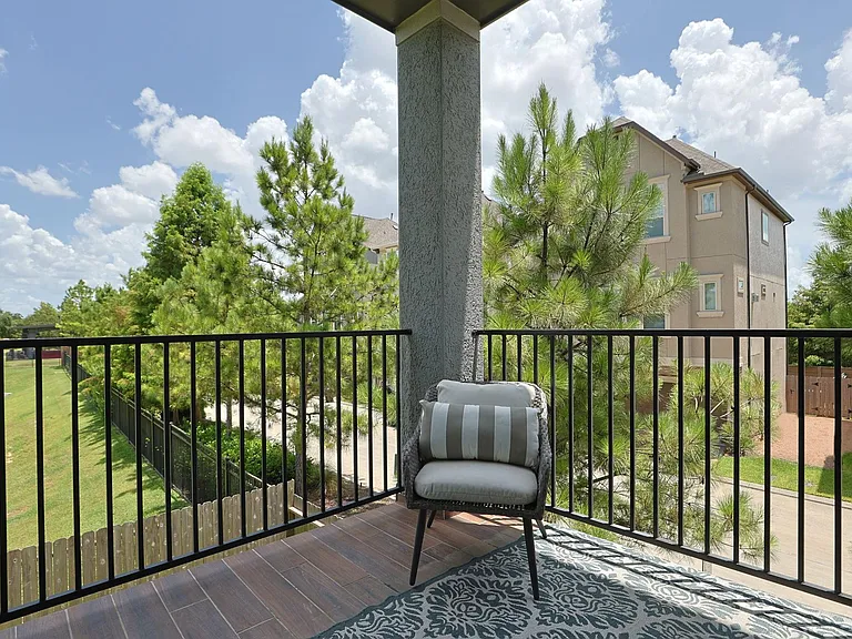 4004 Centre Meadow Way — Photo 20