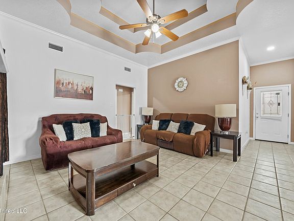 5th image of 8205 Redstone Dr