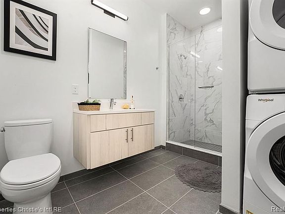 3rd image of 7410 Kercheval Ave #301