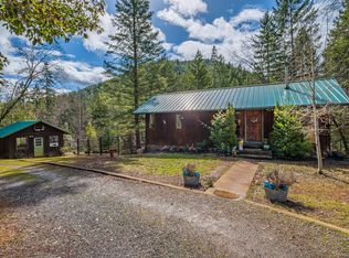 7051 Bear Branch Rd, Rogue River, OR 97537