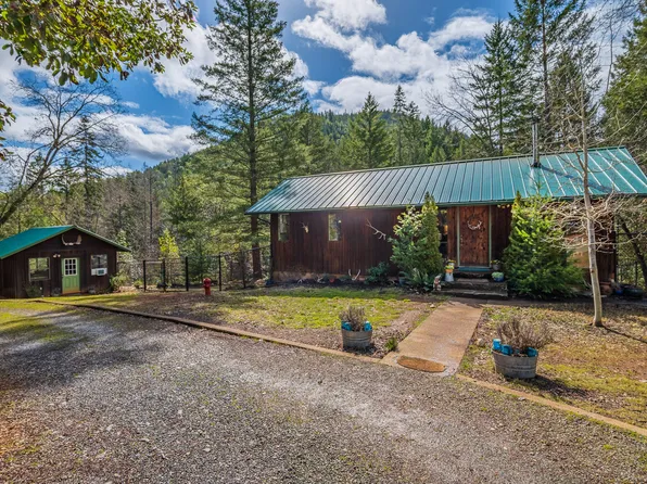 7051 Bear Branch Rd, Rogue River, OR 97537