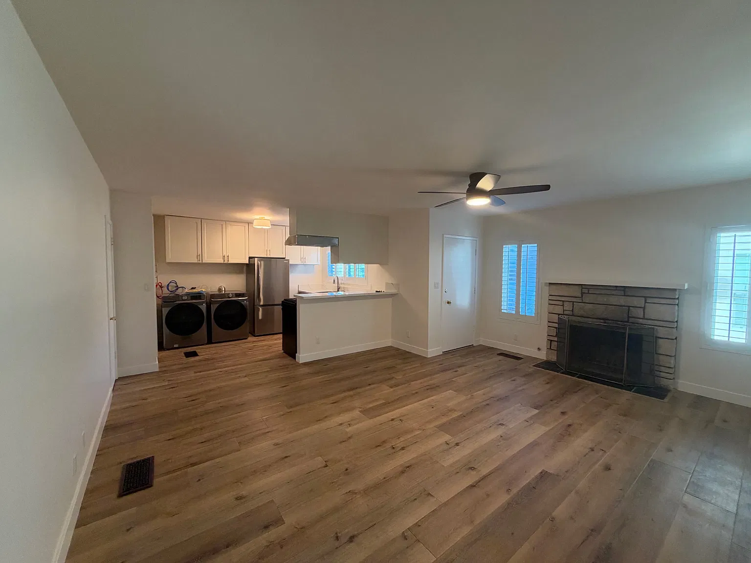 3 bed, 1032 sqft, $3,500 — Photo 4