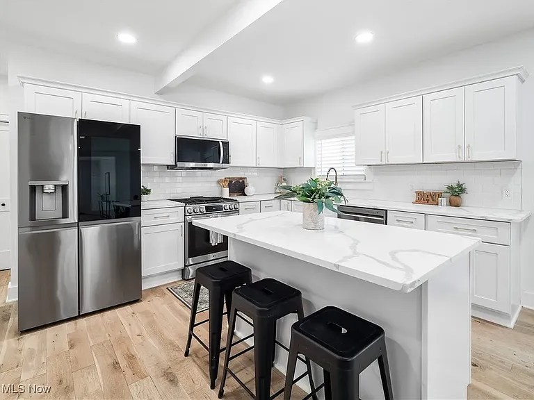 2295 Thurman Ave — Photo 6