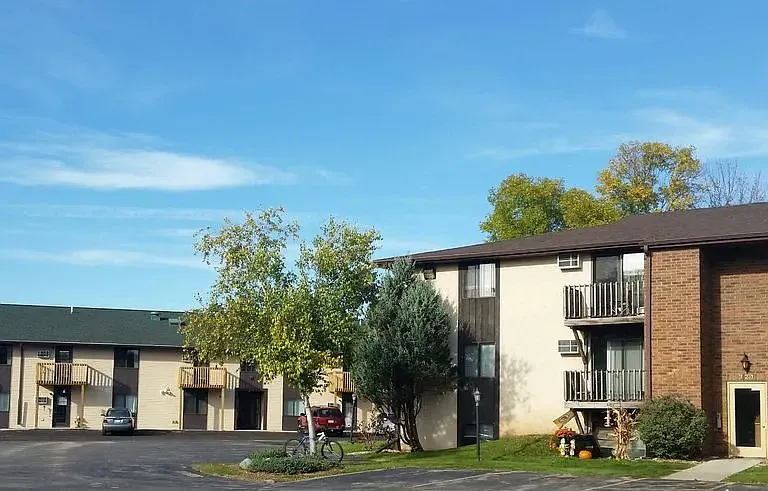 315 S Kools St — Photo 1