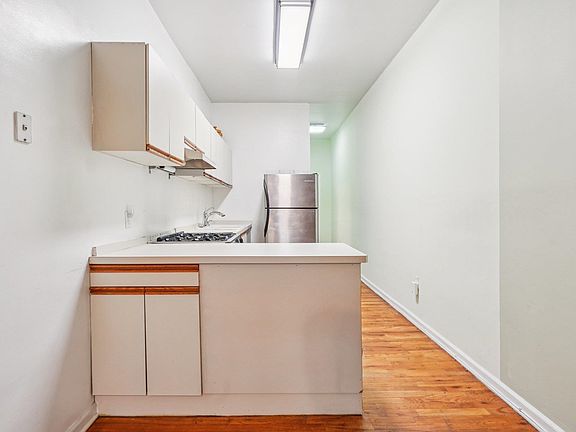 3rd image of 315 Pavonia Ave APT 3